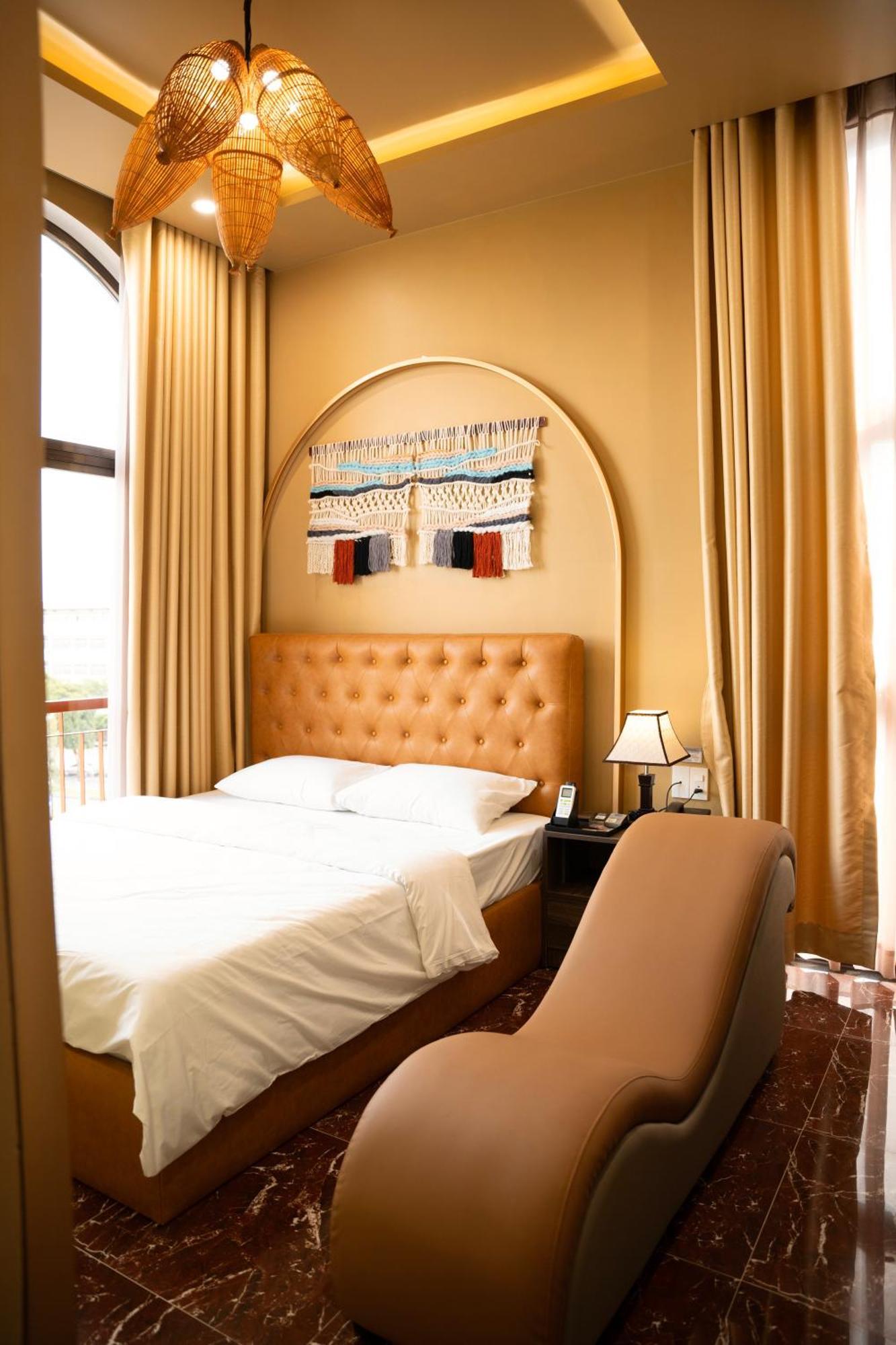 Tuyet Suong Hotel Quảng Ngãi Buitenkant foto